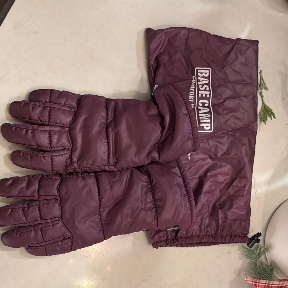 Base Camp Burgundy Winter Gloves